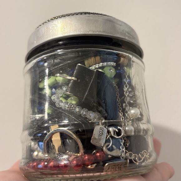 1 Pound Mystery Jewelry Jar 20+ Mixed Lot Costume 2016 Going Out Themed - Picture 2 of 10